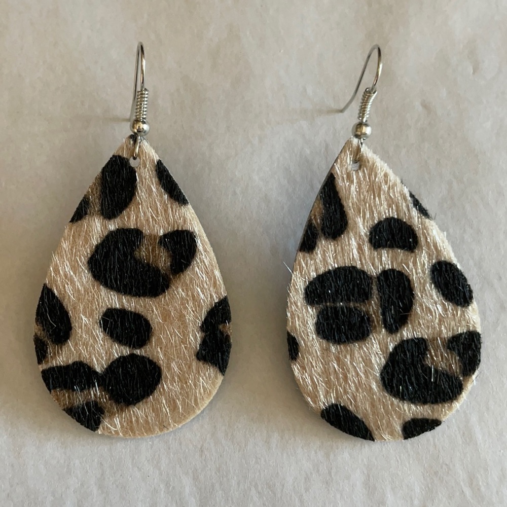 Handmade  leopard print earrings Black‎ and Tan